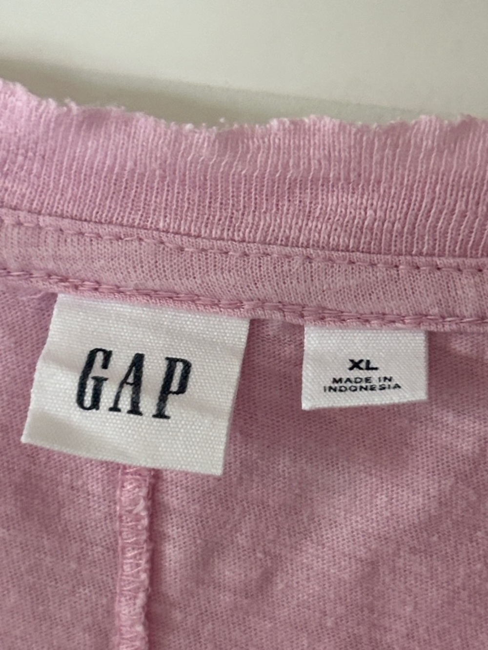 Bundle! GAP 2 V-Neck Raw Edge Tees Sz XL w MEASUREMENTS Chino & Butterfly Lilac - Picture 4 of 11